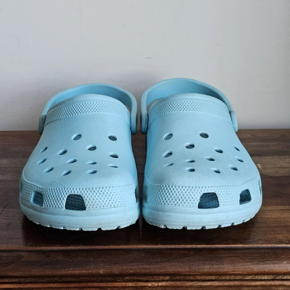 💎 Crocs Classic Clog Light Blue Men’s Size 11 Comfort Slip-On Sandals